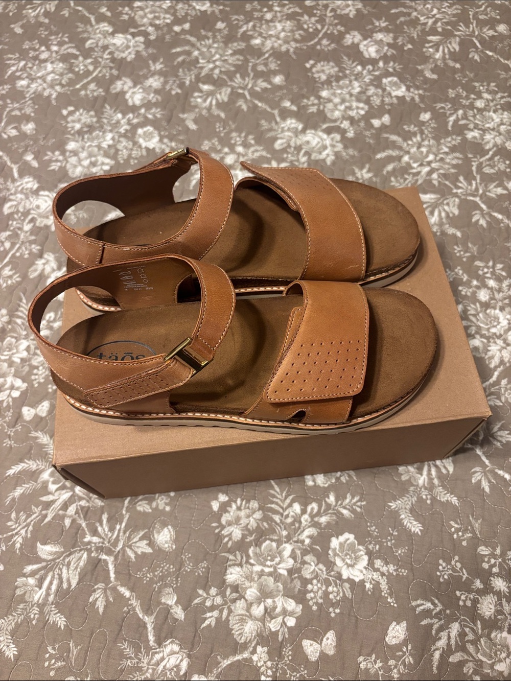 Taos modern sandals Women's Adjustable Tan Leather Everyday Sandals size 10